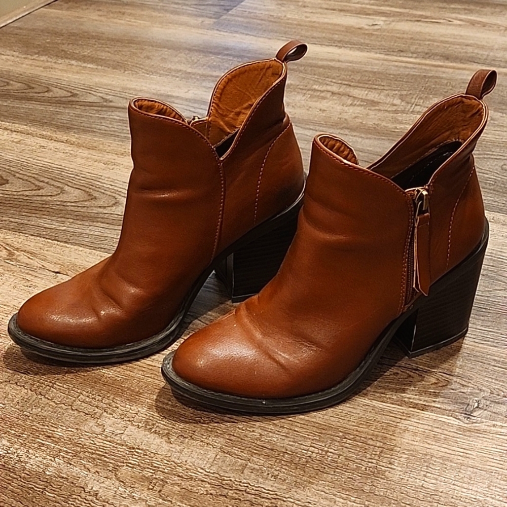 Groove booties